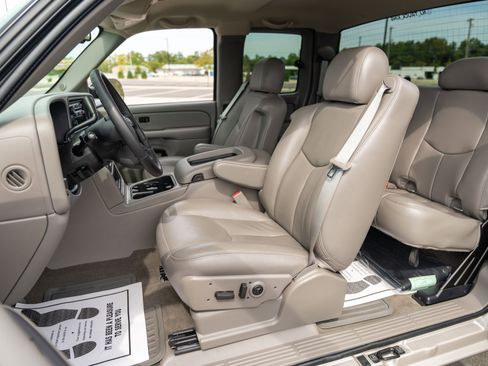 Used 2005 Chevrolet Silverado 3500 LT w/ Heavy-Duty Power Package image 36