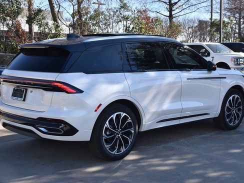 New 2026 Lincoln Nautilus Reserve image 6