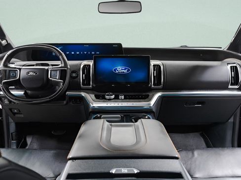 Used 2025 Ford Expedition Tremor AWD/4WD image 8
