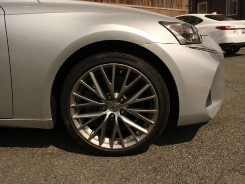 Used 2017 Lexus IS 200t RWD image 4