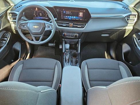 Used 2025 Chevrolet TrailBlazer LT AWD/4WD image 17
