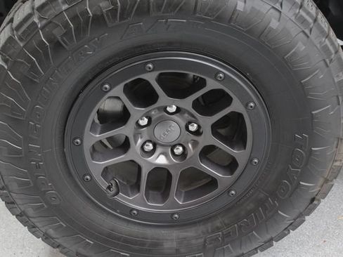 Used 2021 Jeep Gladiator Rubicon AWD/4WD image 15
