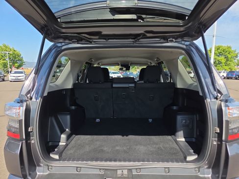 Used 2021 Toyota 4Runner TRD Off-Road AWD/4WD image 27