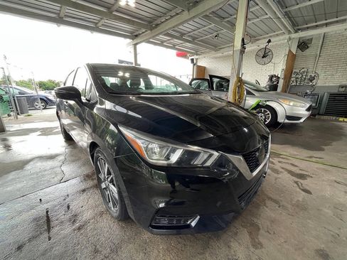 Used 2021 Nissan Versa SV FWD image 5