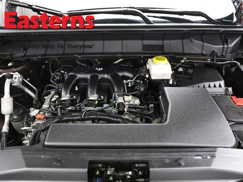 Used 2024 Nissan Pathfinder SV AWD/4WD image 7