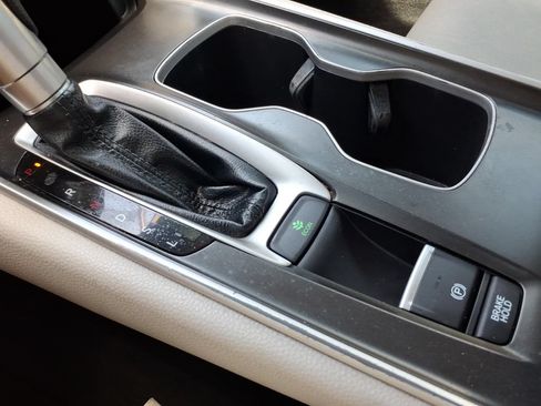 Used 2018 Honda Accord LX image 23