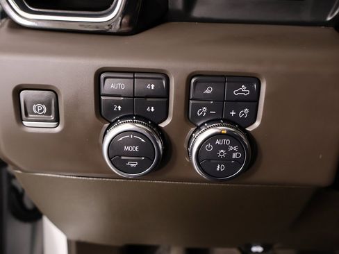 Used 2024 GMC Sierra 3500 Denali image 9