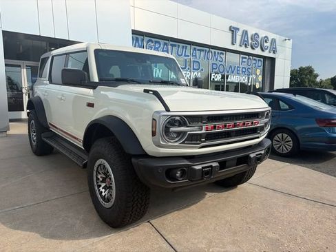 New 2026 Ford Bronco Outer Banks w/ Sasquatch Package AWD/4WD image 1
