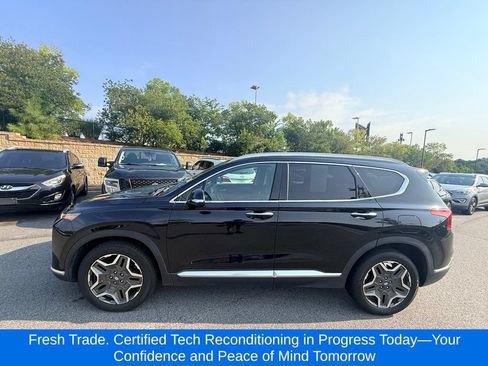 Used 2022 Hyundai Santa Fe Limited FWD image 2