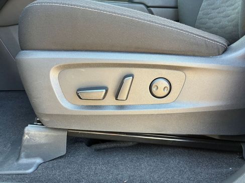 Used 2025 Nissan Pathfinder SV image 22