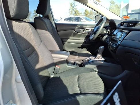 Used 2017 Nissan Rogue SV image 5