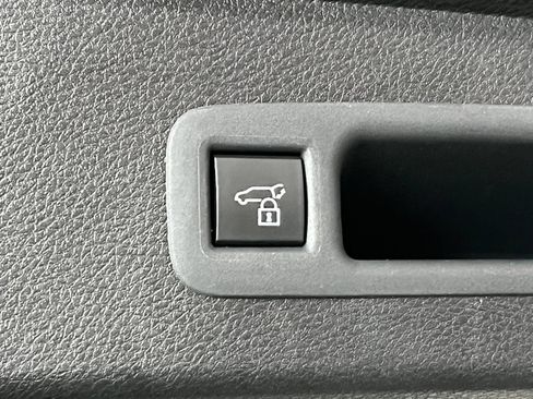 Used 2025 Toyota Sienna XLE w/ XLE Plus Package AWD/4WD image 11