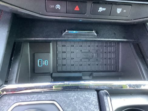 Used 2024 Ford Expedition Limited image 21