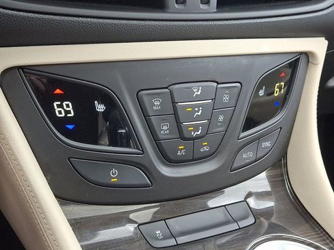 Used 2020 Buick Envision Essence AWD/4WD image 17