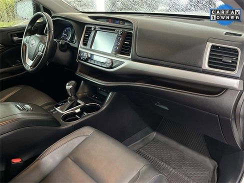 Used 2017 Toyota Highlander XLE image 26