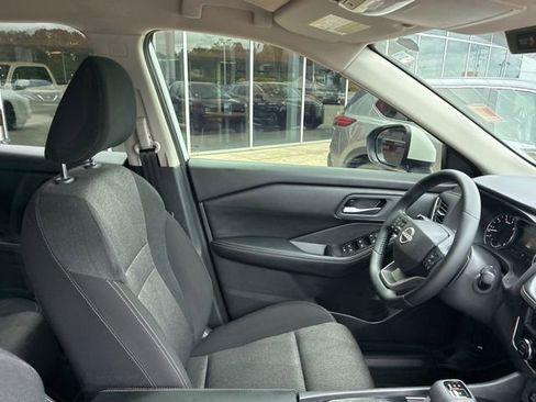 Used 2025 Nissan Rogue SV FWD image 10