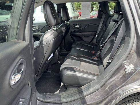 Used 2020 Jeep Cherokee Trailhawk w/ Cold Weather Group AWD/4WD image 15