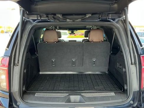 Used 2022 Chevrolet Suburban High Country image 15