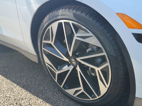 Used 2025 Hyundai Ioniq 6 Limited RWD image 4