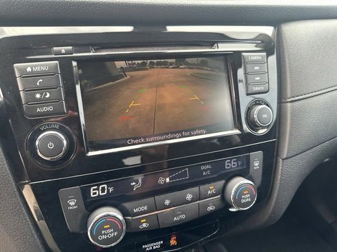 Used 2020 Nissan Rogue SV FWD image 22