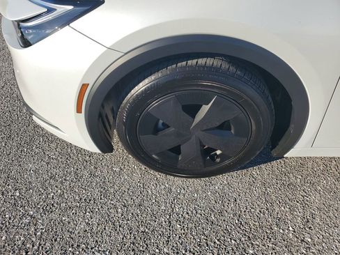 Certified 2025 Toyota Prius LE image 18