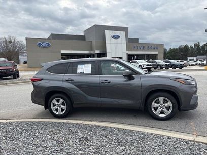Used 2023 Toyota Highlander LE