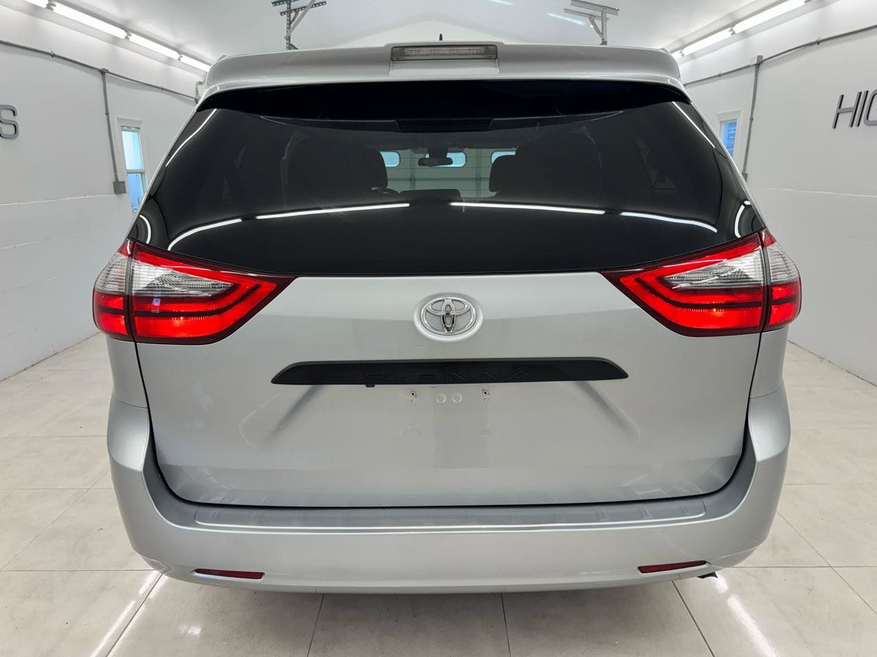 Used 2020 Toyota Sienna L FWD image 5
