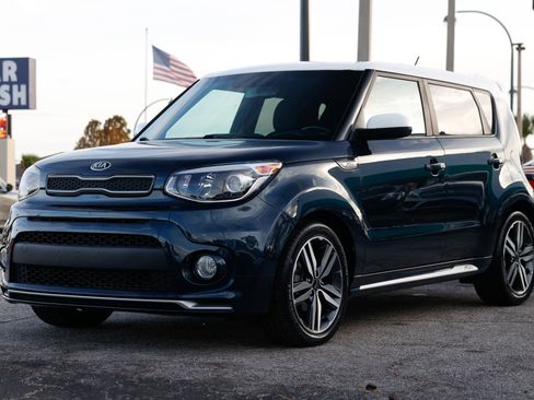 Used 2018 Kia Soul + image 4
