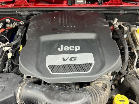 Used 2017 Jeep Wrangler Unlimited Sahara w/ Connectivity Group image 23