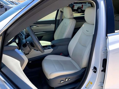 Used 2021 Cadillac XT5 Premium Luxury FWD image 8