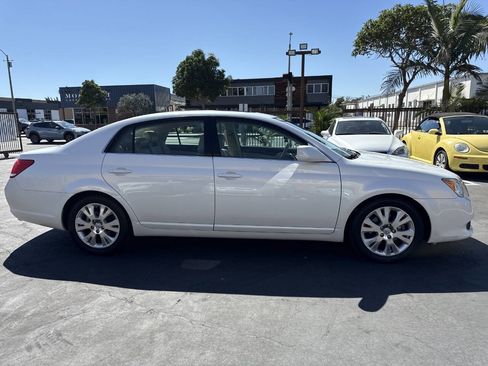 Used 2010 Toyota Avalon XLS image 6