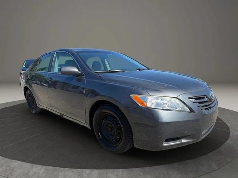 Used 2009 Toyota Camry SE FWD image 3