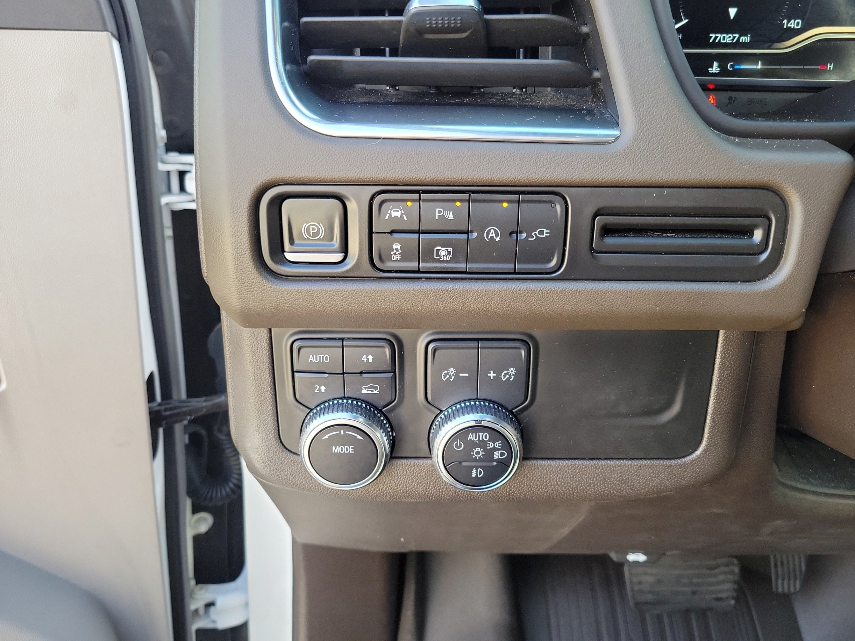 Used 2022 GMC Yukon XL SLT w/ SLT Luxury Package AWD/4WD image 8