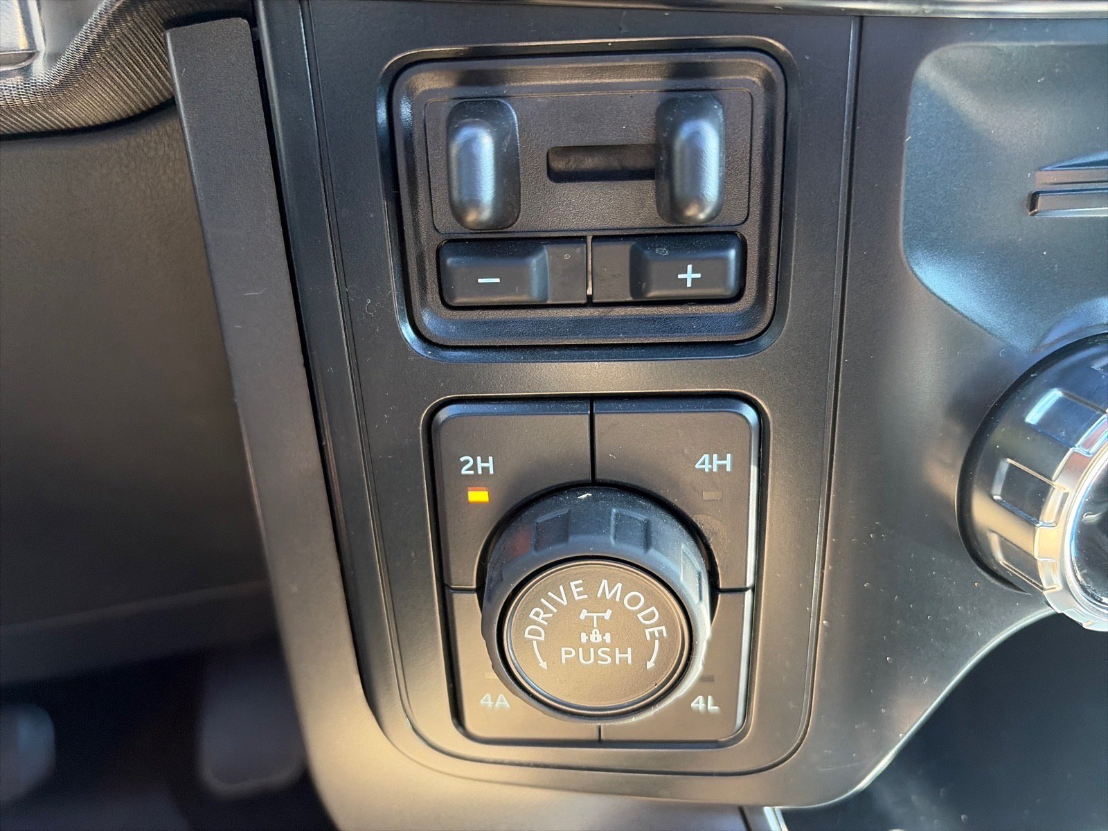 Used 2025 Ford F150 Lariat AWD/4WD image 23