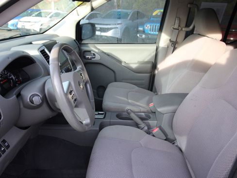 Used 2019 Nissan Frontier SV image 10