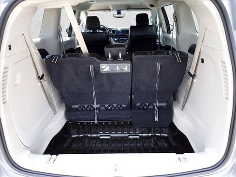 Used 2021 Chrysler Voyager Lxi FWD image 8