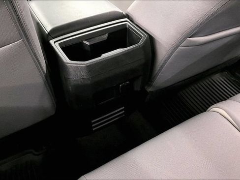 Used 2025 Toyota Tacoma SR5 AWD/4WD image 32