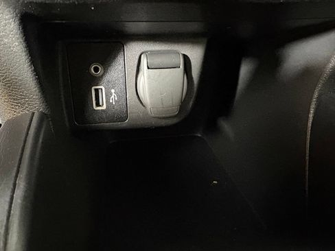 Used 2022 Nissan Versa S FWD image 30