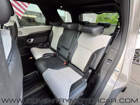 Used 2023 Land Rover Discovery Metropolitan Edition AWD/4WD image 34