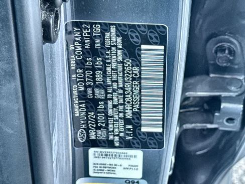 Used 2024 Hyundai Venue SEL FWD image 29