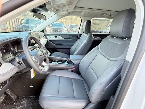 New 2026 Ford Explorer Active w/ Active Comfort Package image 10
