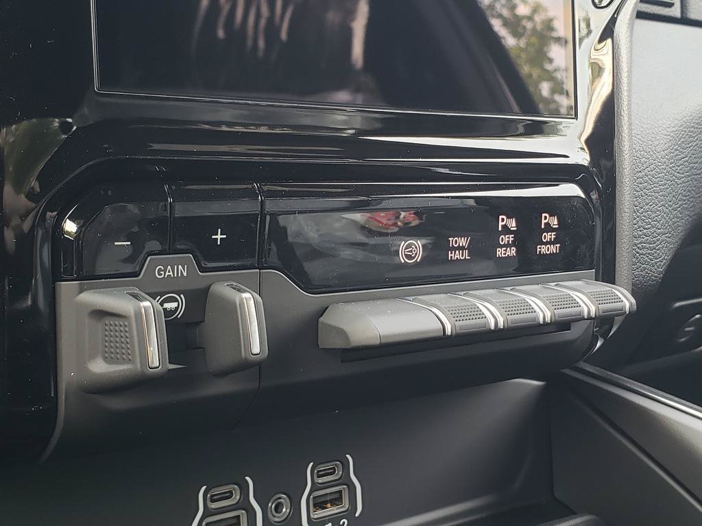 New 2026 RAM 3500 Big Horn AWD/4WD image 12