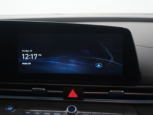 Certified 2025 Hyundai Elantra SEL image 16