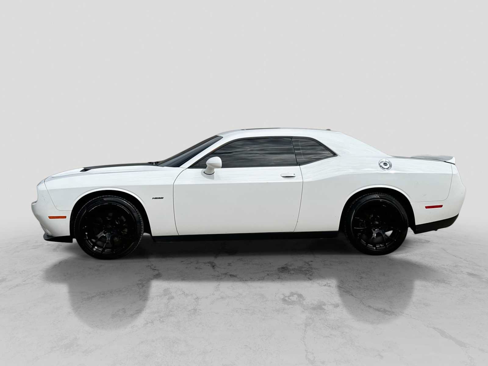 Used 2018 Dodge Challenger R/T RWD image 3