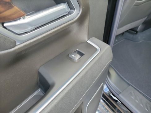 New 2026 GMC Sierra 1500 SLT image 16