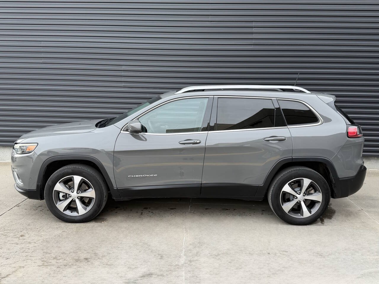 Used 2021 Jeep Cherokee Limited AWD/4WD image 9