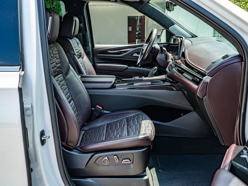 Used 2023 Cadillac Escalade ESV Premium Luxury Platinum AWD/4WD image 40