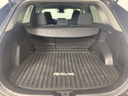 Used 2021 Toyota RAV4 LE image 29