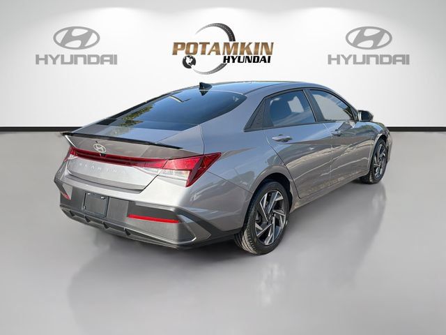 Certified 2025 Hyundai Elantra Sport FWD image 5