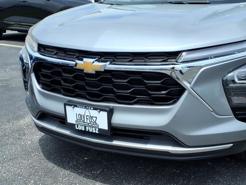 Used 2024 Chevrolet Trax LT FWD image 32